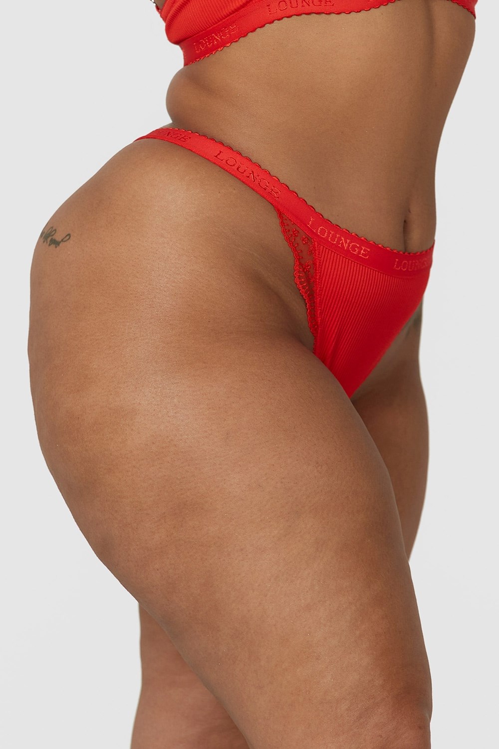 Lounge Underwear Geribbeld String Rood | BV7913204