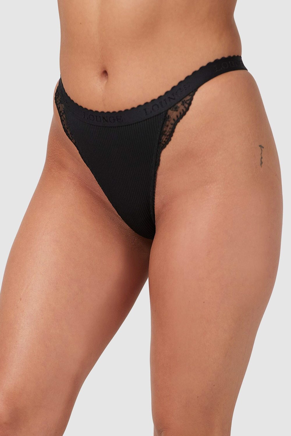 Lounge Underwear Geribbeld String Zwart | DS3290856