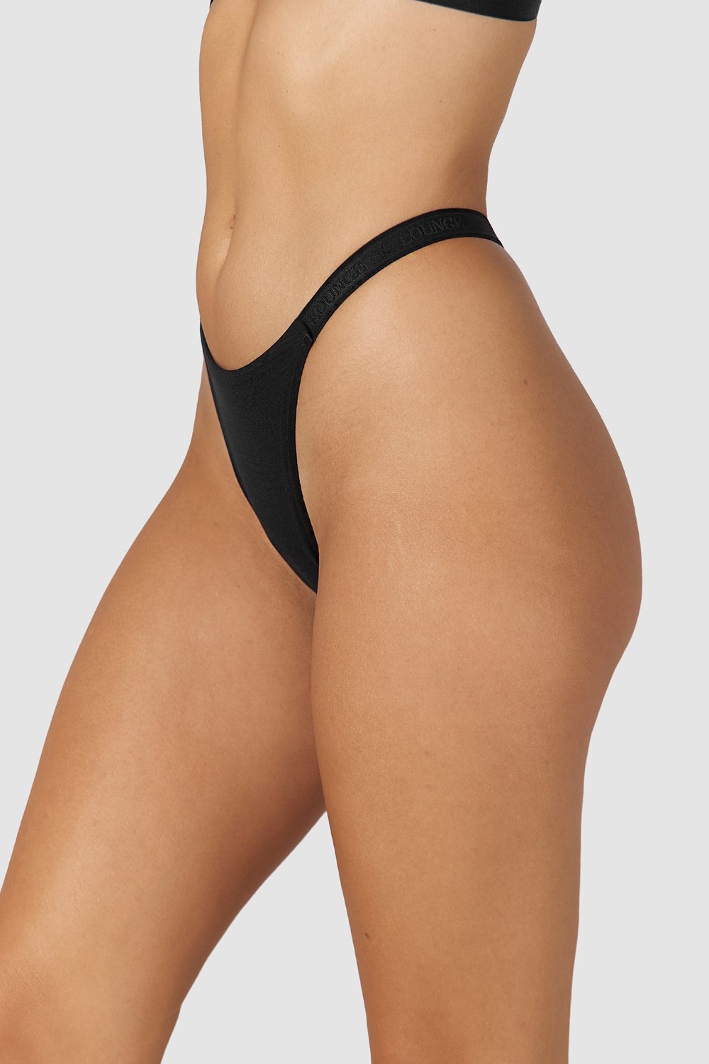 Lounge Underwear Smooth Mesh String Zwart | JM4639510