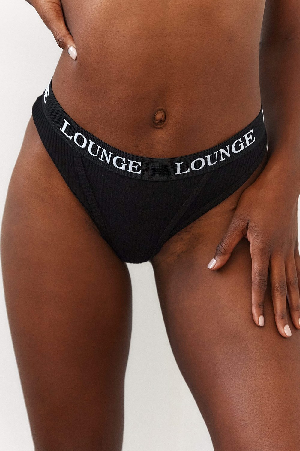 Lounge Underwear Ultra Comfort Geribbeld String Zwart | LZ0793524