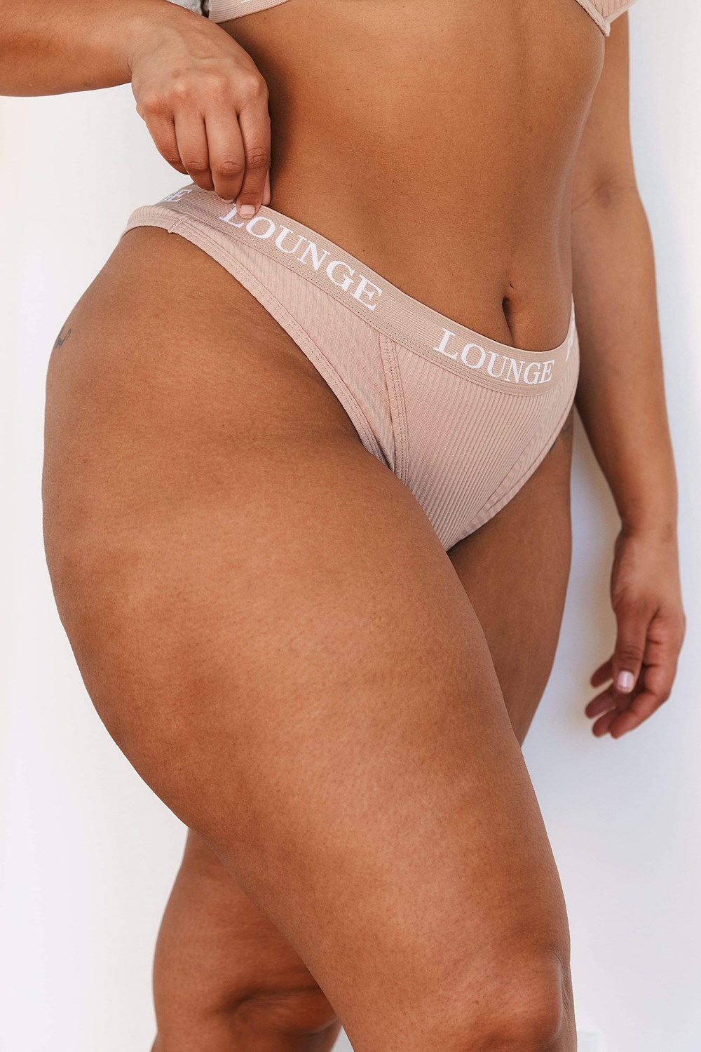 Lounge Underwear Ultra Comfort Geribbeld String Taupe | SZ9384257